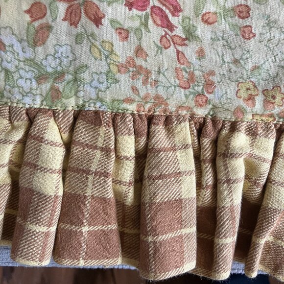 Lot of 3 April Cornel Floral Ruffle Pillowcases 20x20 - Picture 6 of 7